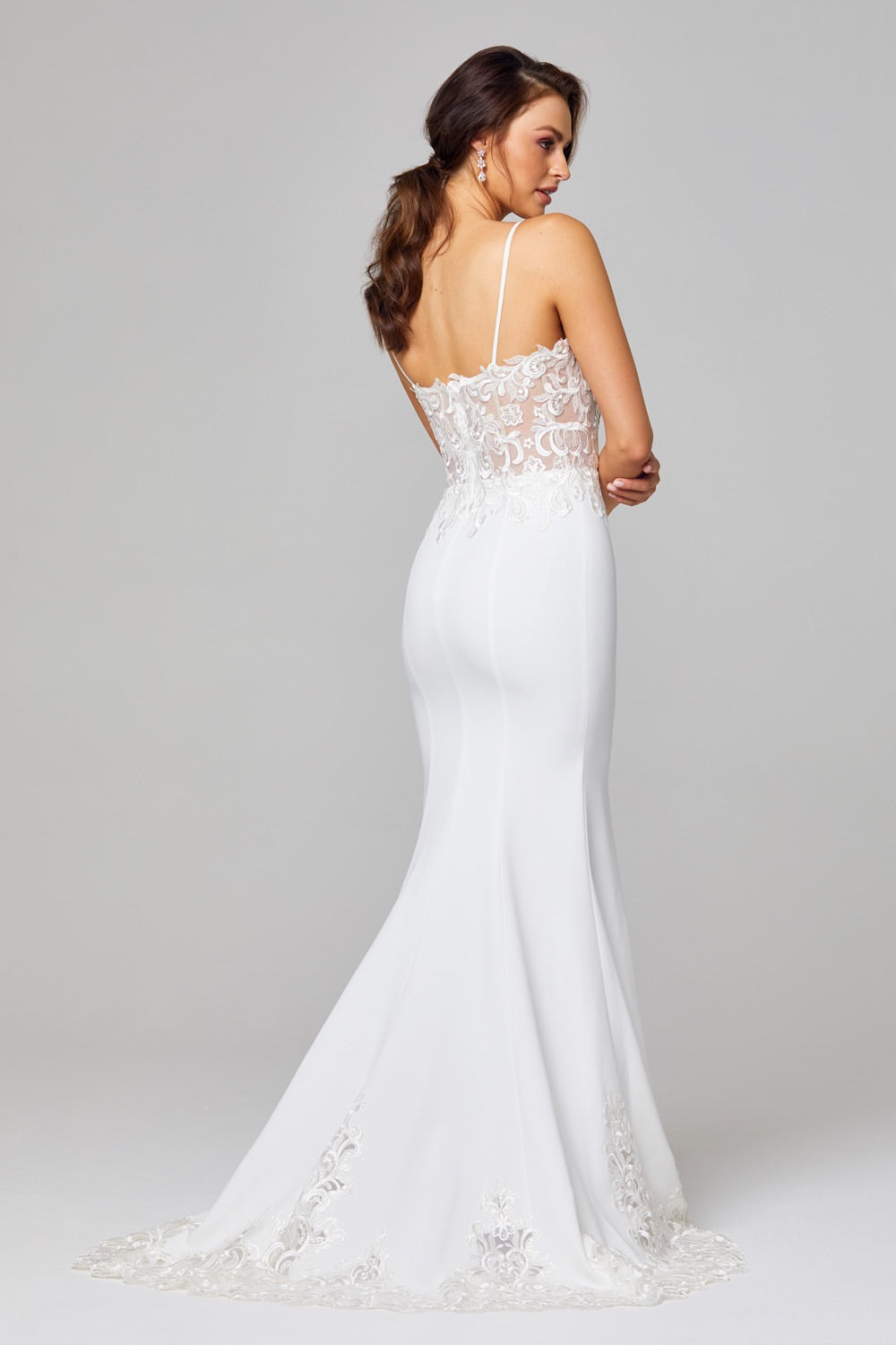 beach wedding dresses chicago Enzoani-2019-Nolen-dimitras-bridal-chicago-fitted-beach-wedding-dress